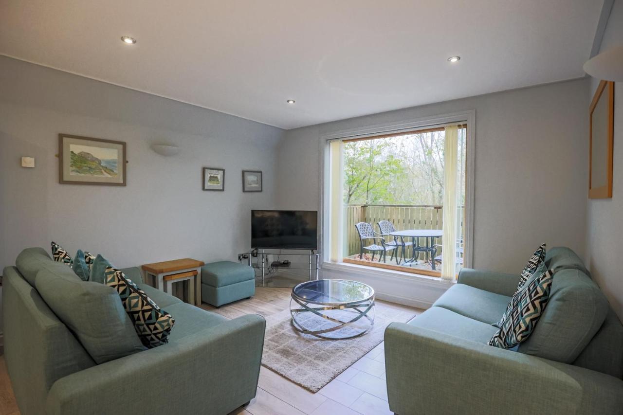 Villa Spacious Hazel Bank For 4 With Hot Tub & Tree-level Views Chudleigh