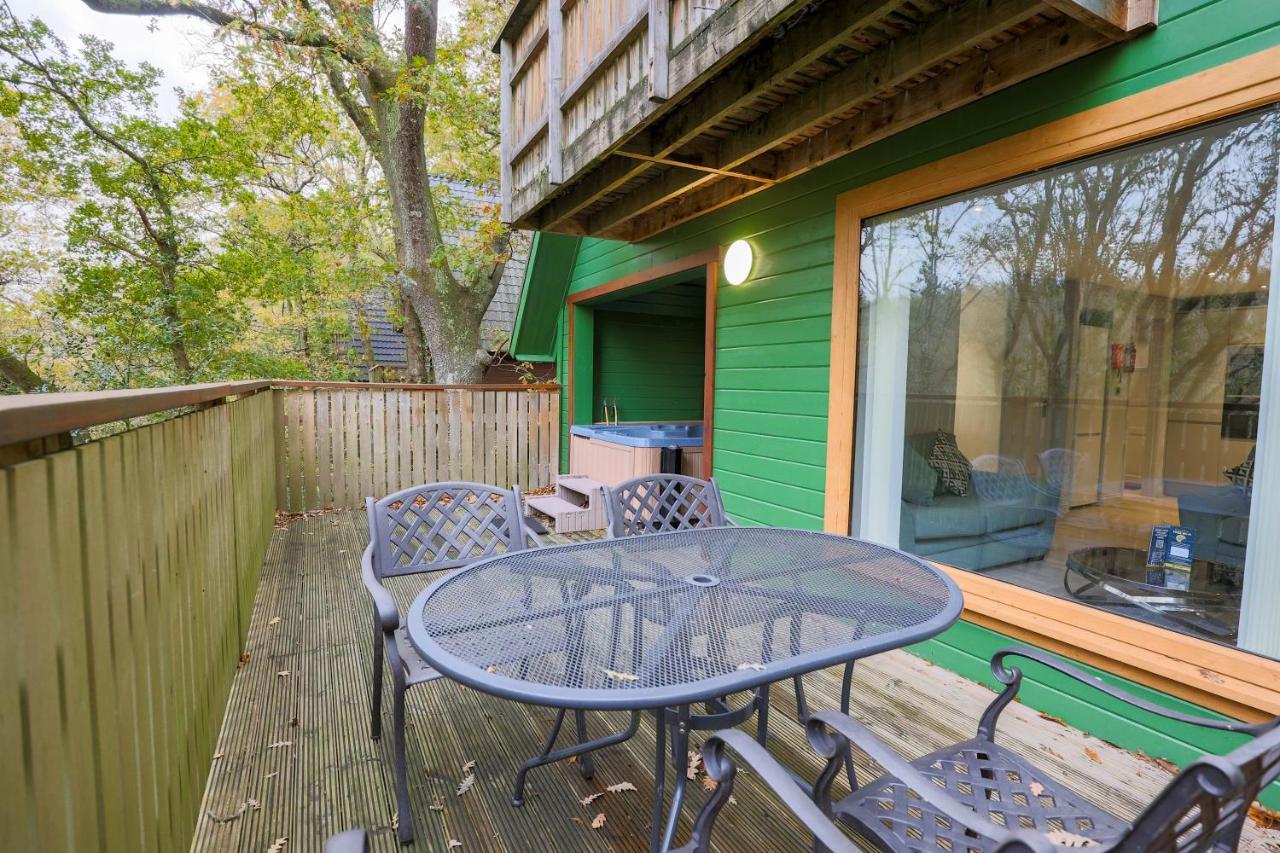 Spacious Hazel Bank For 4 With Hot Tub & Tree-level Views