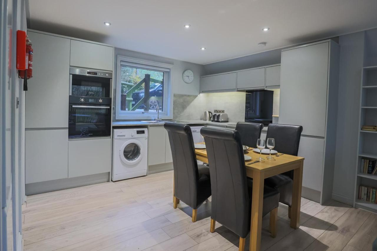 Villa Spacious Hazel Bank For 4 With Hot Tub & Tree-level Views