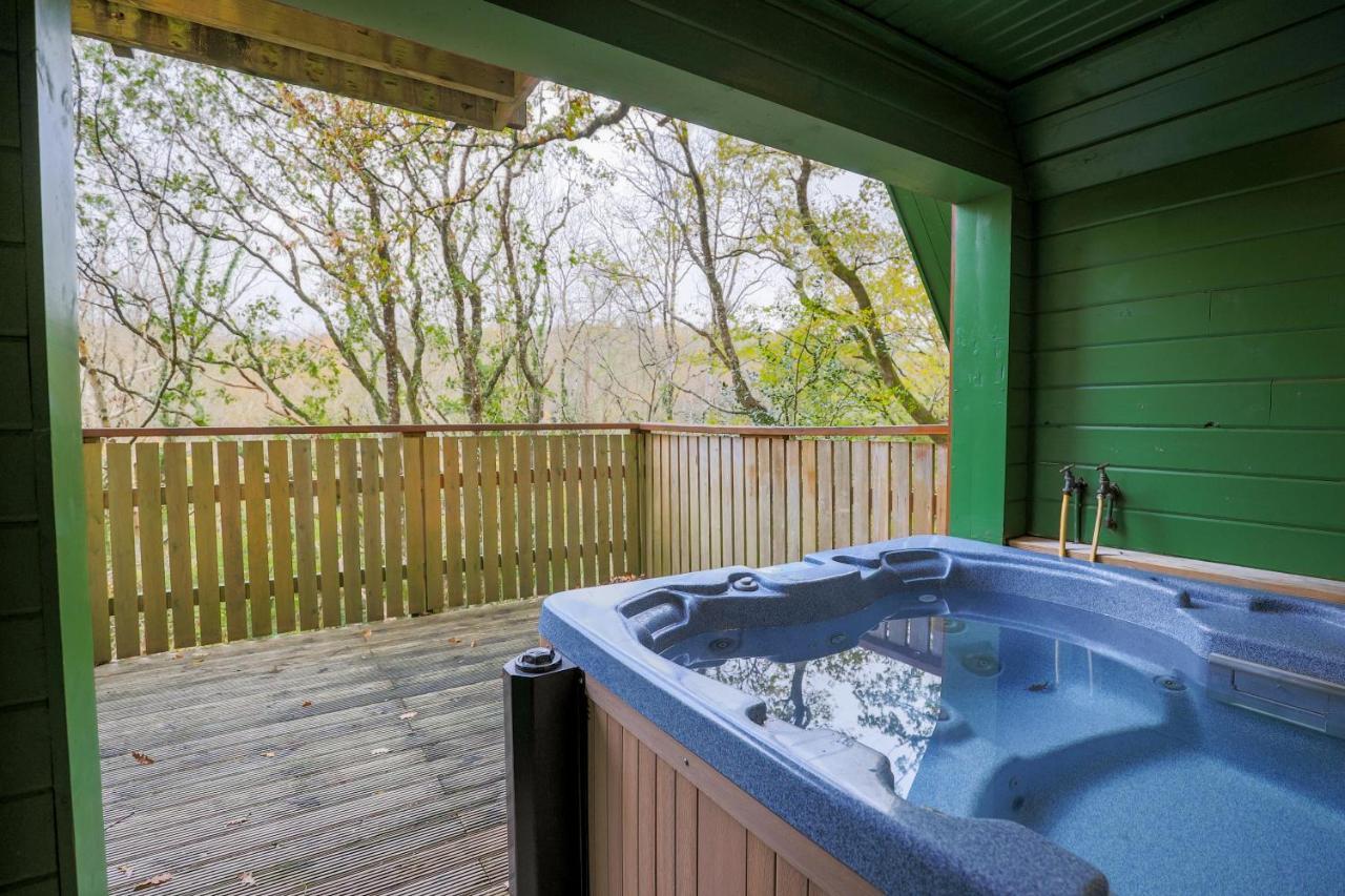 Spacious Hazel Bank For 4 With Hot Tub & Tree-level Views Chudleigh